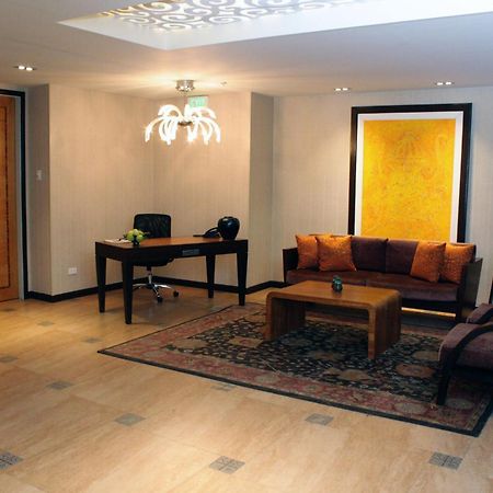The Royal Mandaya Hotel Davao Bagian luar foto