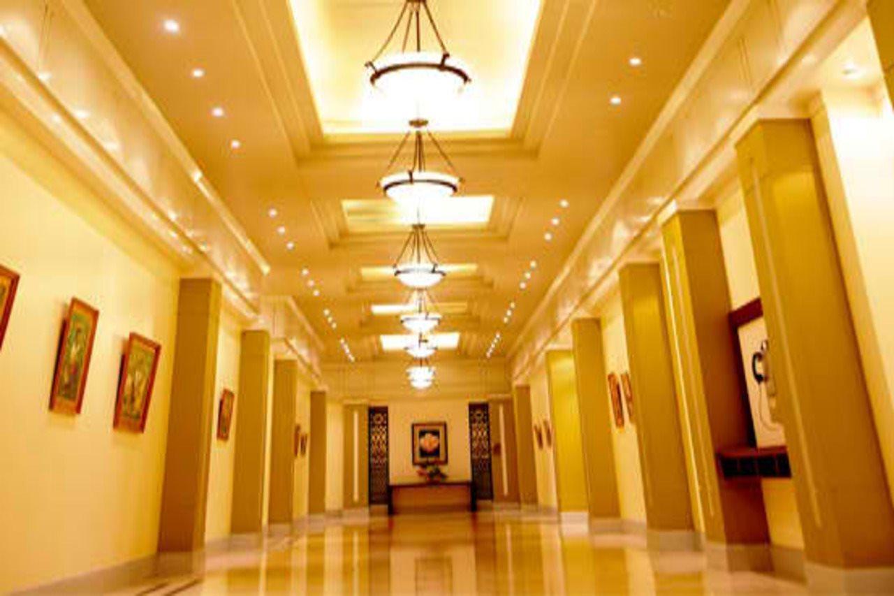 The Royal Mandaya Hotel Davao Bagian luar foto