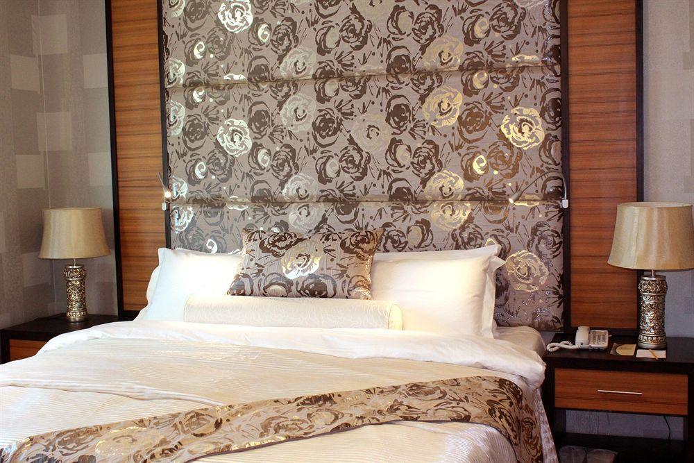 The Royal Mandaya Hotel Davao Bagian luar foto