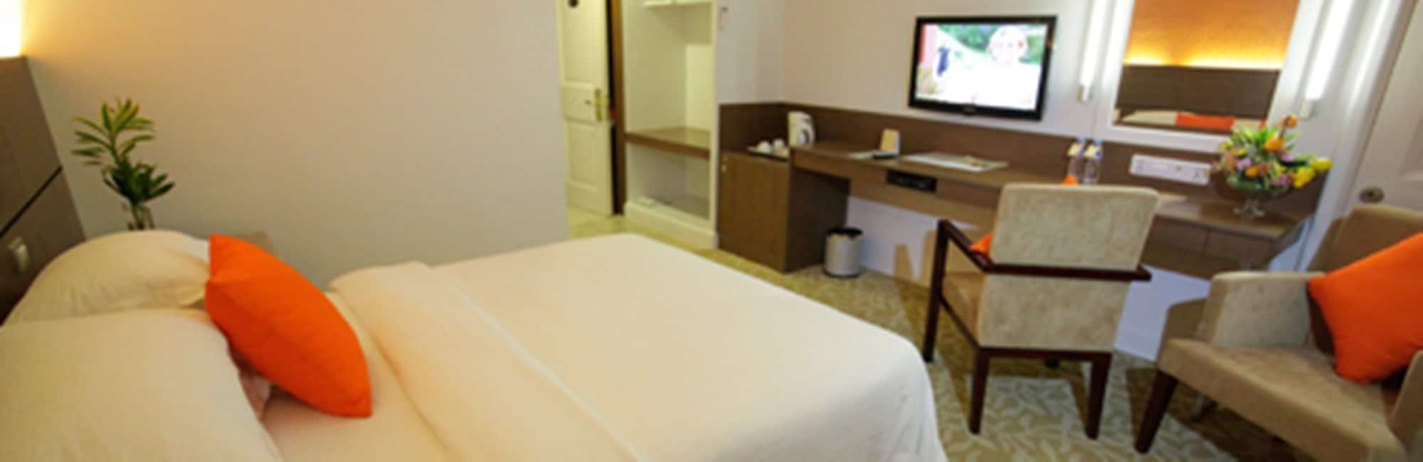The Royal Mandaya Hotel Davao Bagian luar foto