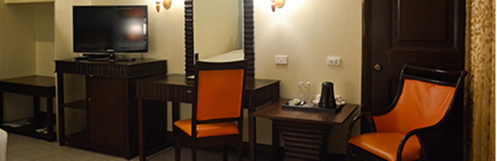 The Royal Mandaya Hotel Davao Bagian luar foto