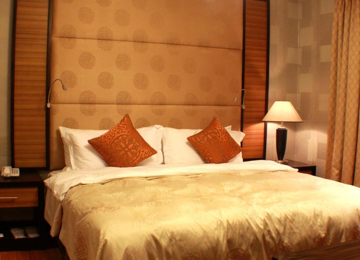 The Royal Mandaya Hotel Davao Bagian luar foto