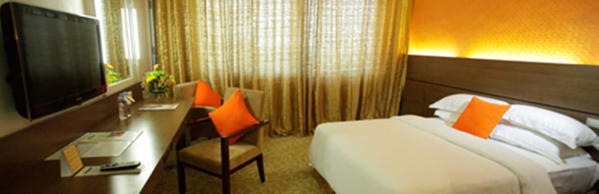 The Royal Mandaya Hotel Davao Bagian luar foto