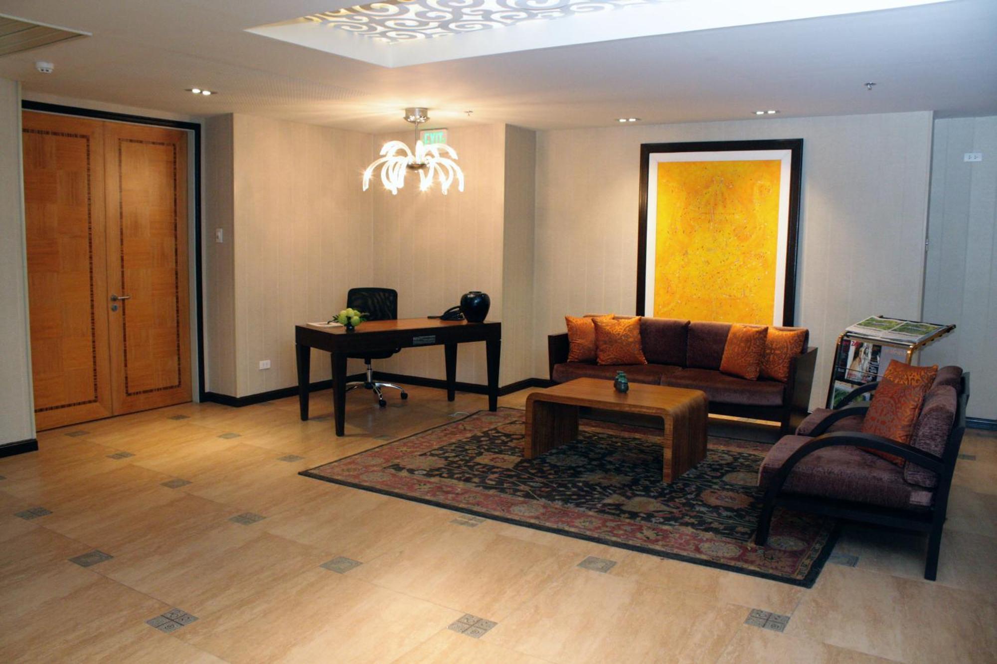 The Royal Mandaya Hotel Davao Bagian luar foto