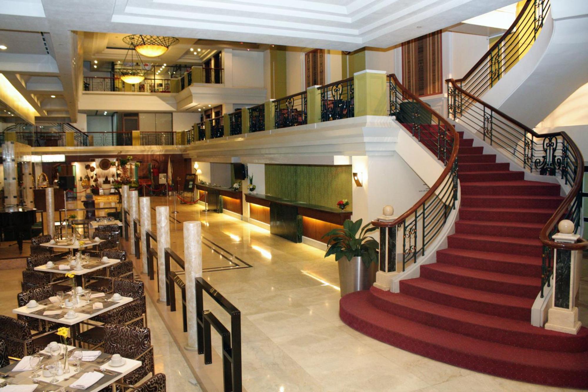 The Royal Mandaya Hotel Davao Bagian luar foto