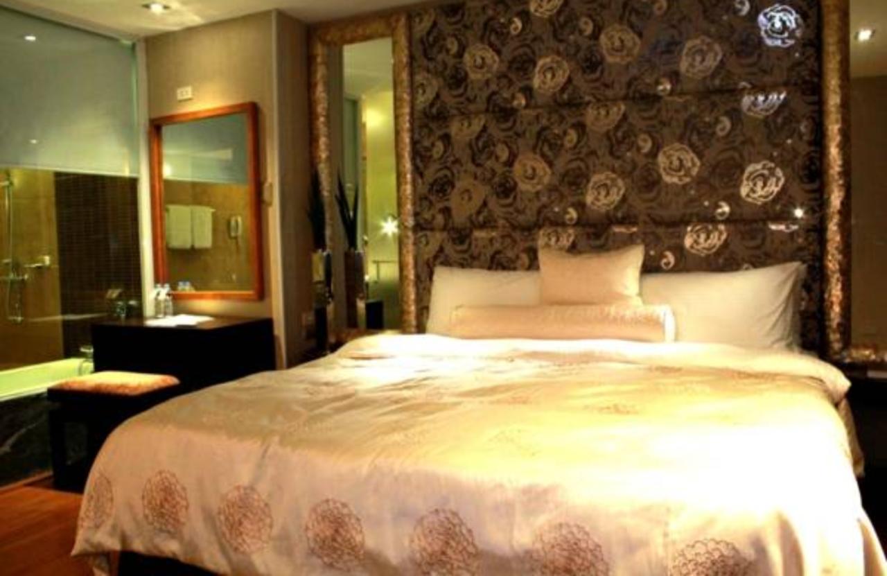 The Royal Mandaya Hotel Davao Bagian luar foto