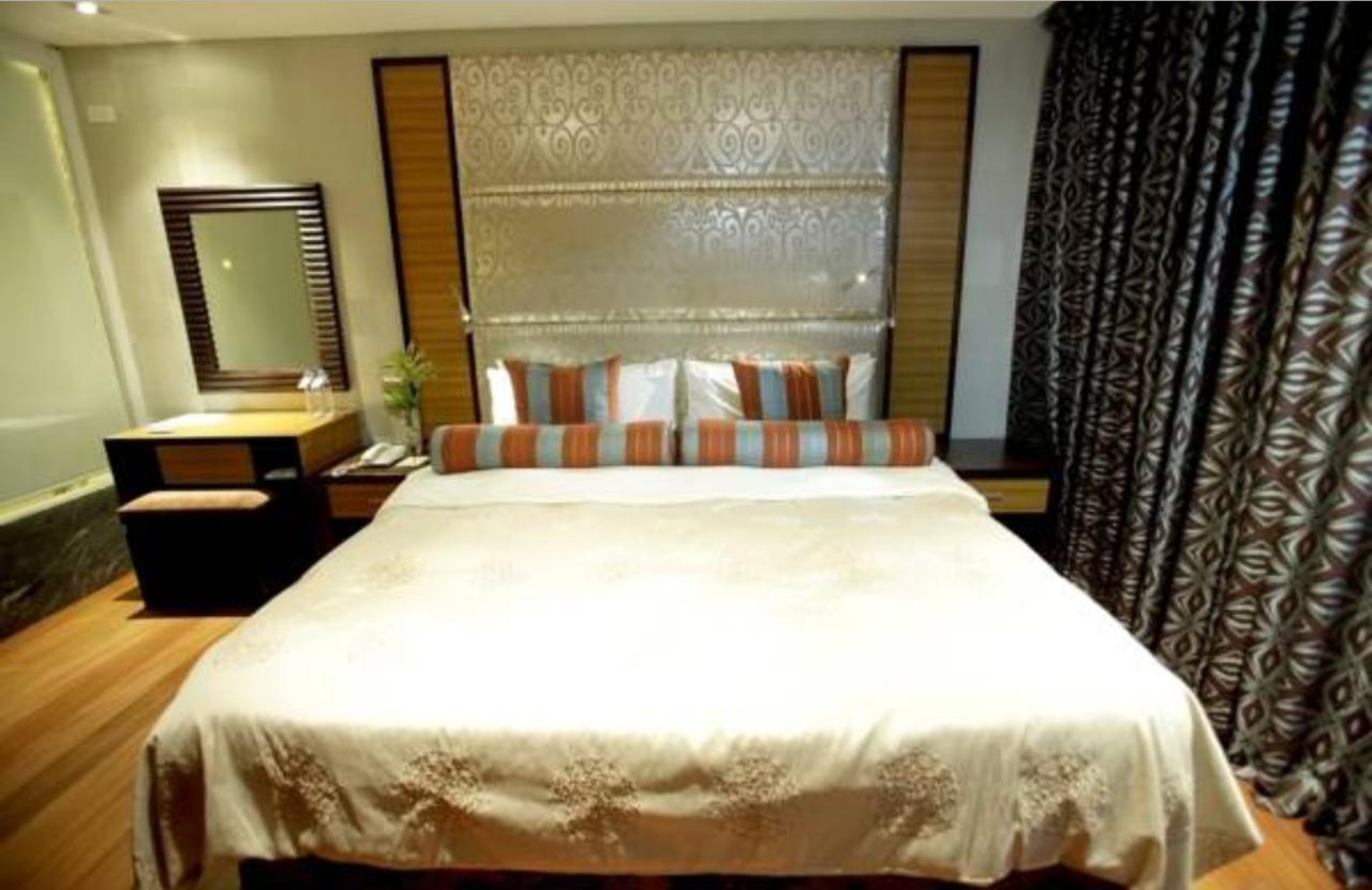 The Royal Mandaya Hotel Davao Bagian luar foto