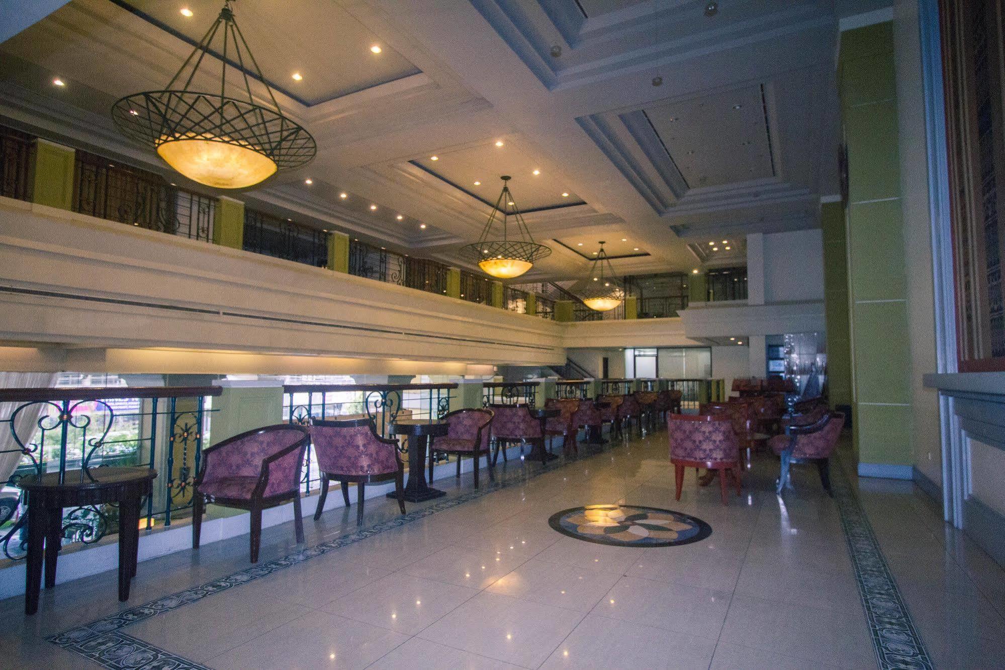 The Royal Mandaya Hotel Davao Bagian luar foto