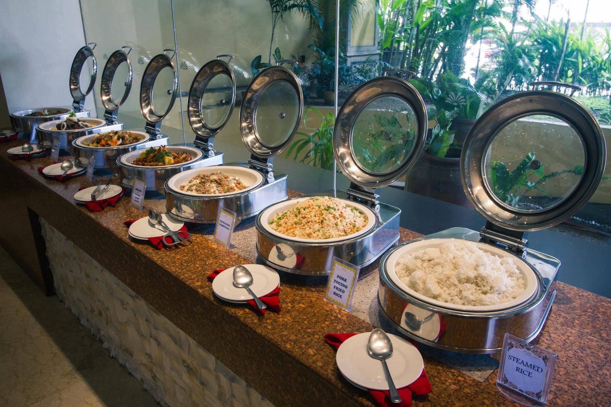 The Royal Mandaya Hotel Davao Bagian luar foto