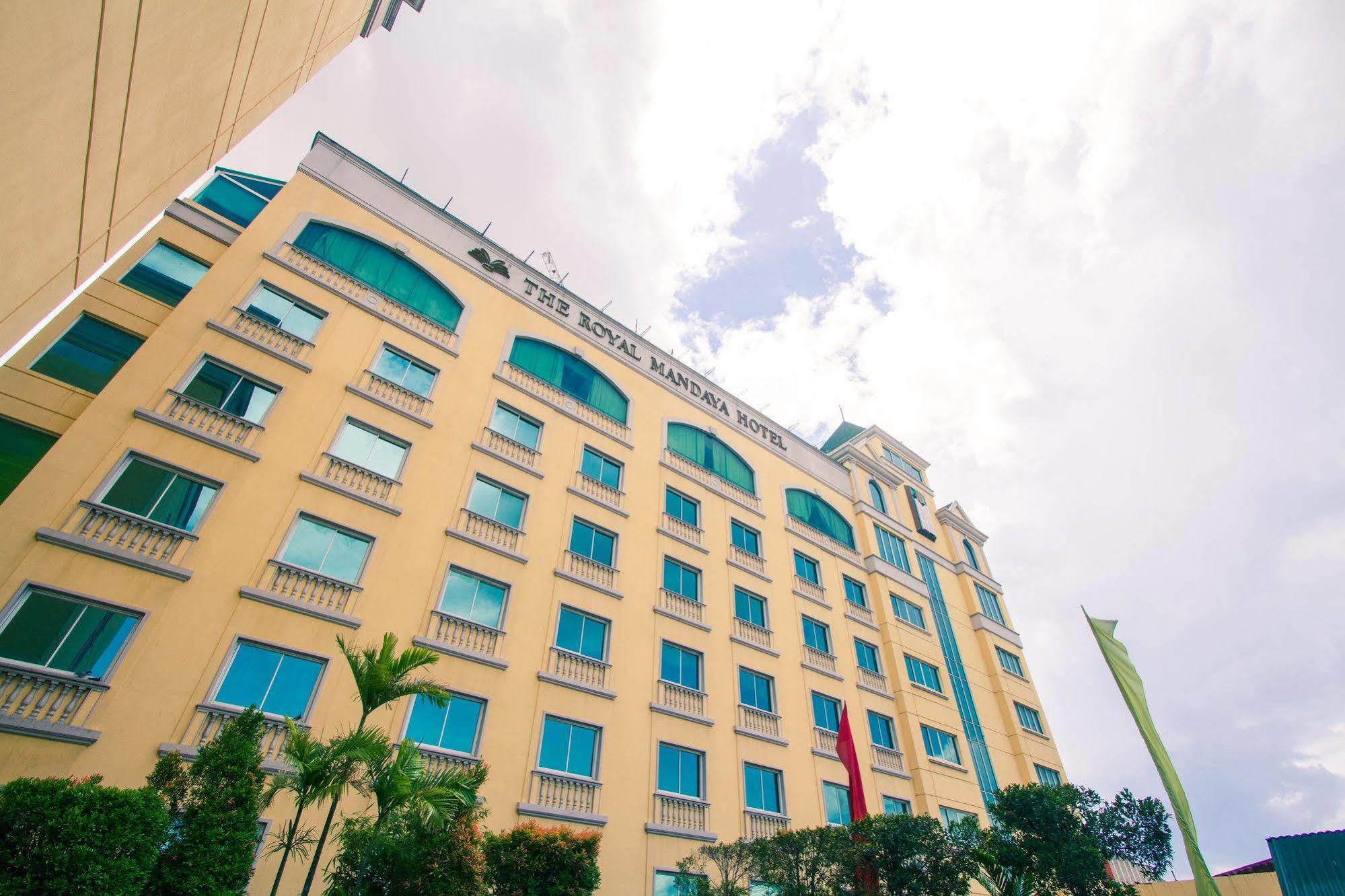 The Royal Mandaya Hotel Davao Bagian luar foto
