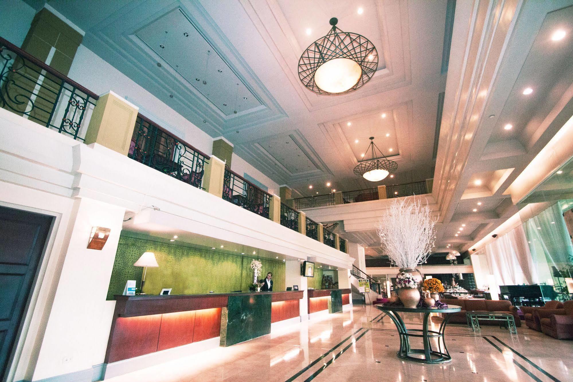The Royal Mandaya Hotel Davao Bagian luar foto