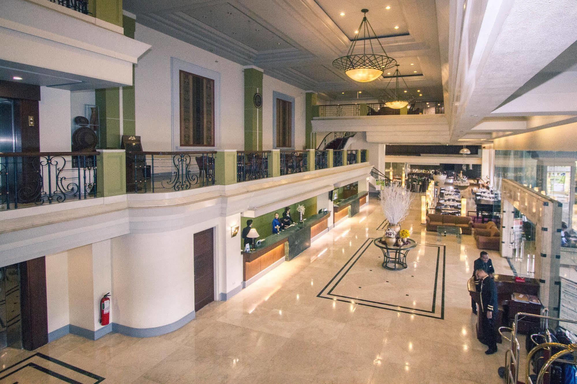 The Royal Mandaya Hotel Davao Bagian luar foto
