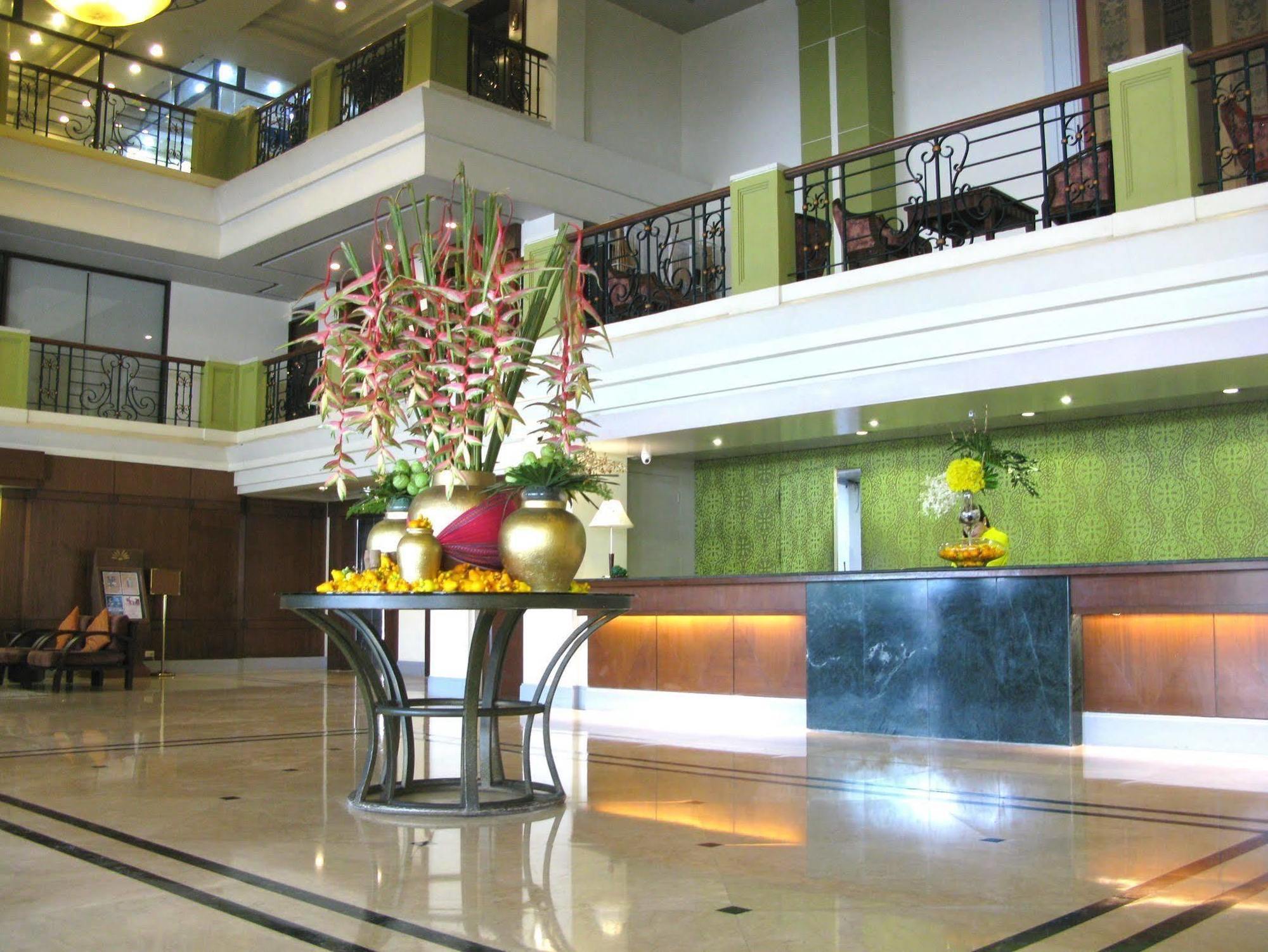 The Royal Mandaya Hotel Davao Bagian luar foto