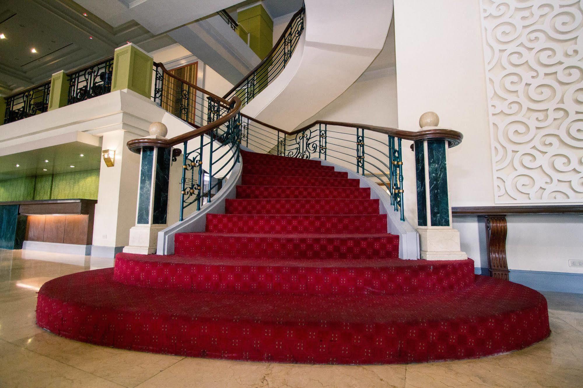 The Royal Mandaya Hotel Davao Bagian luar foto