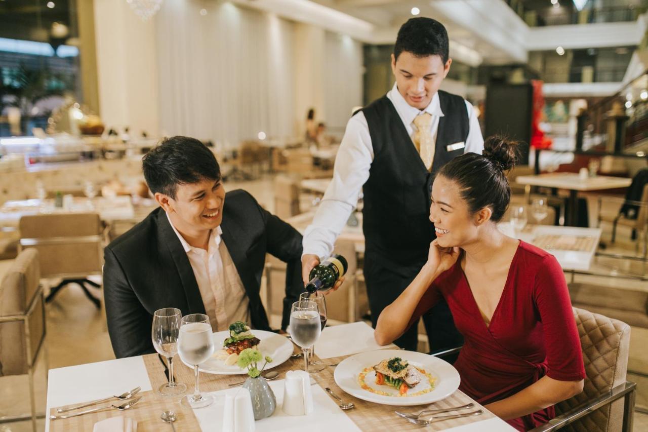 The Royal Mandaya Hotel Davao Bagian luar foto
