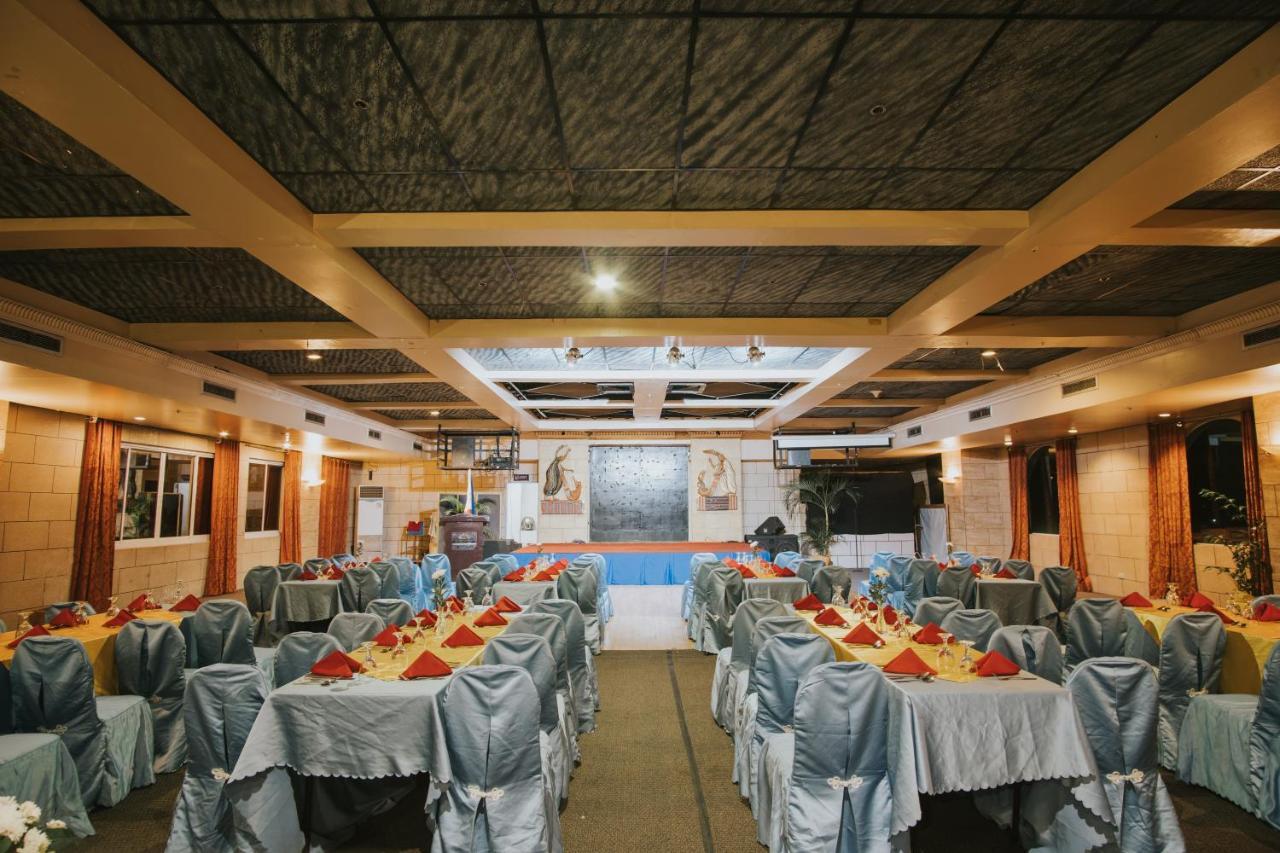 The Royal Mandaya Hotel Davao Bagian luar foto