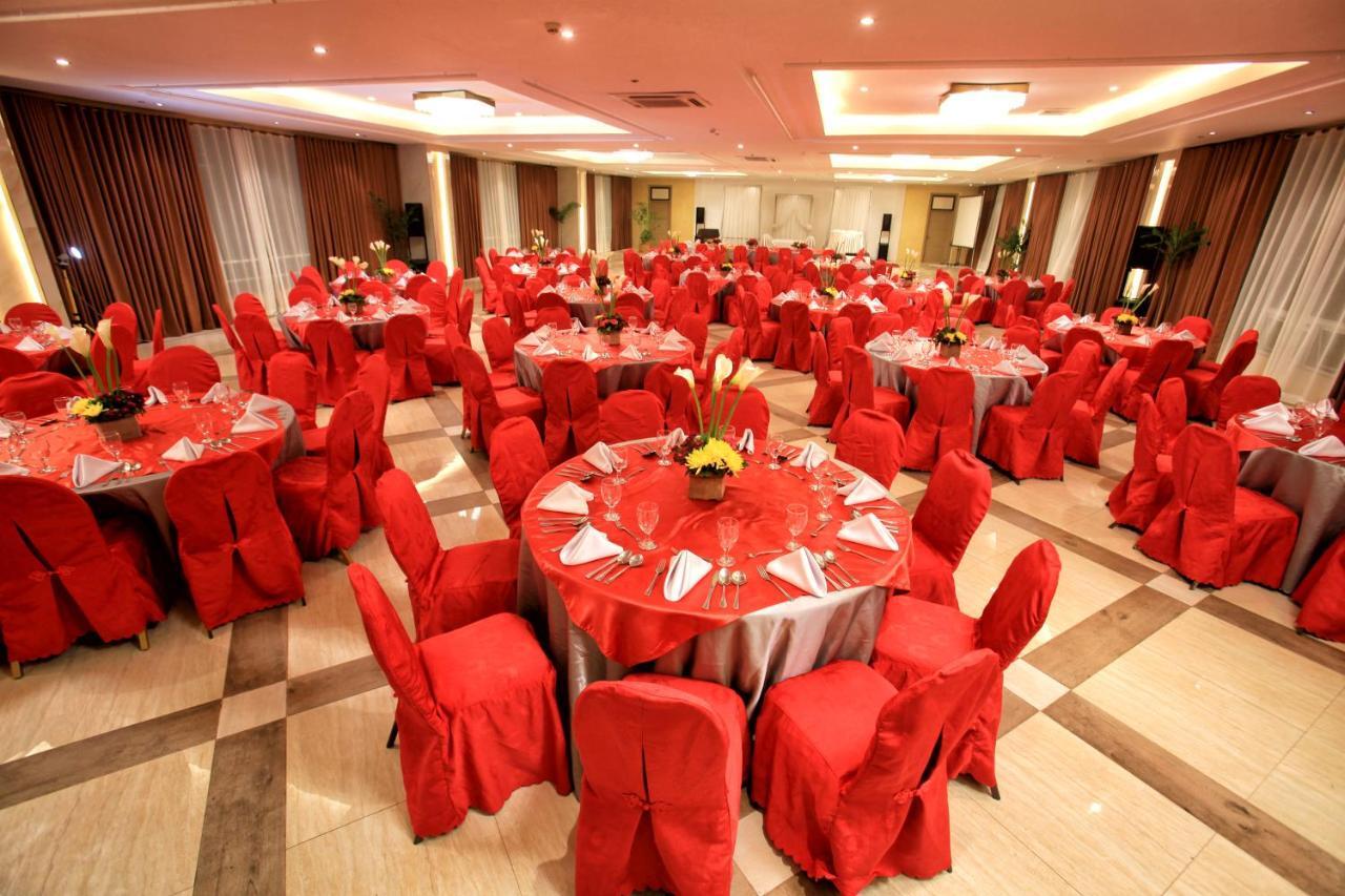 The Royal Mandaya Hotel Davao Bagian luar foto