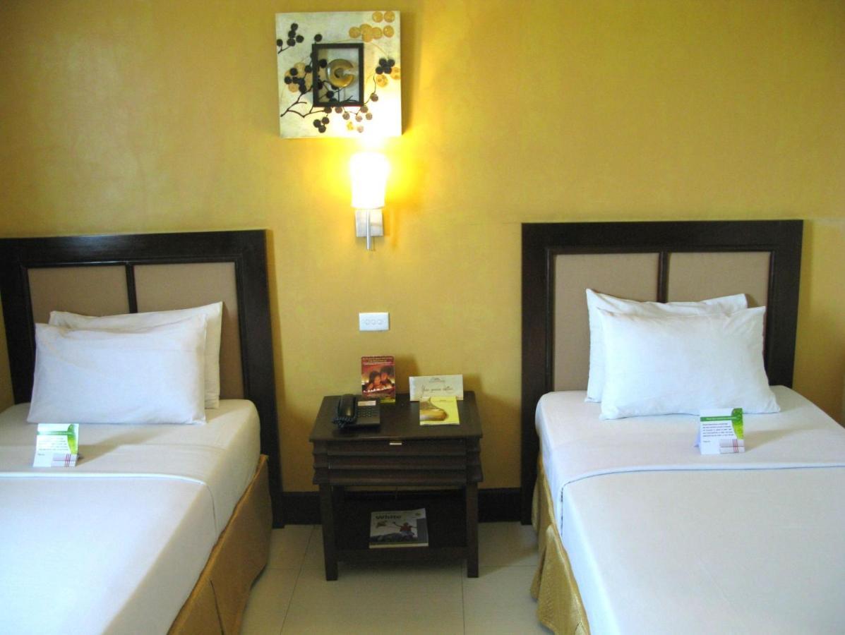 The Royal Mandaya Hotel Davao Bagian luar foto