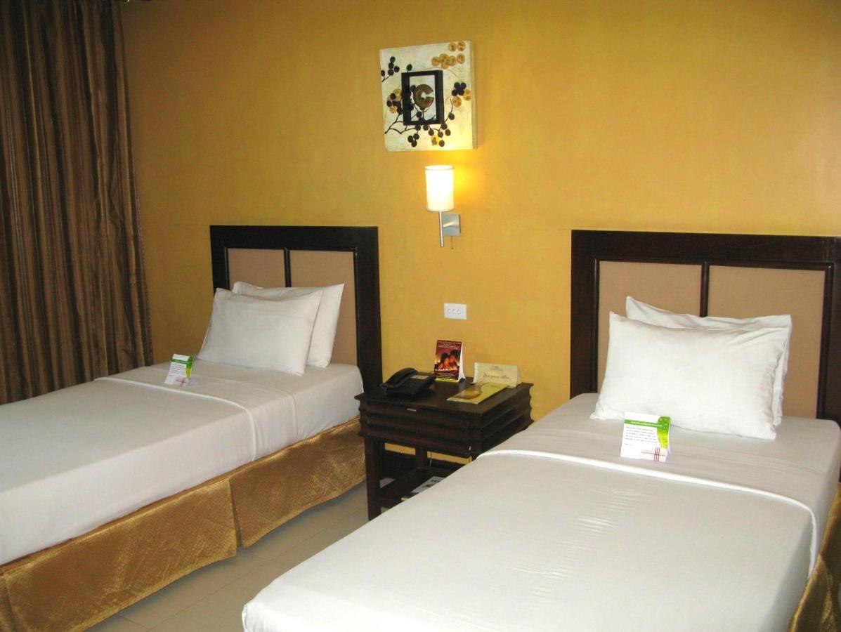 The Royal Mandaya Hotel Davao Bagian luar foto